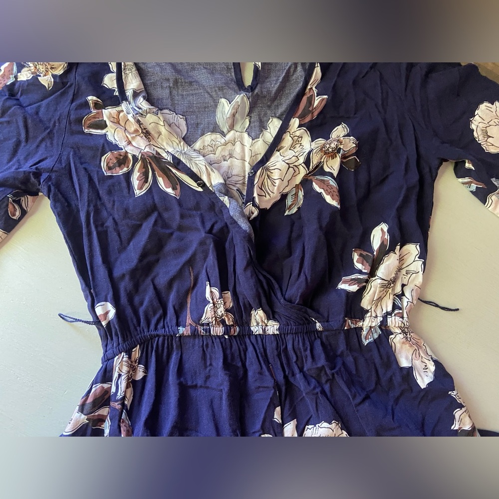 Band of Gypsies Jumpsuit Navy Floral sz M Short Flared Sleeves V Neck - Picture 8 of 11